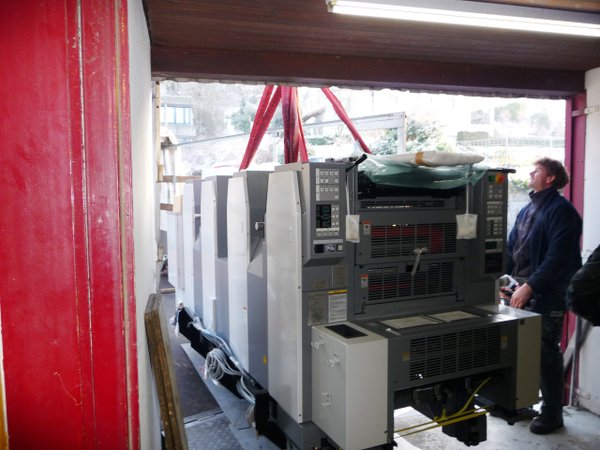 2009, die neue 4-Farben Offsetdruckmaschine kommt